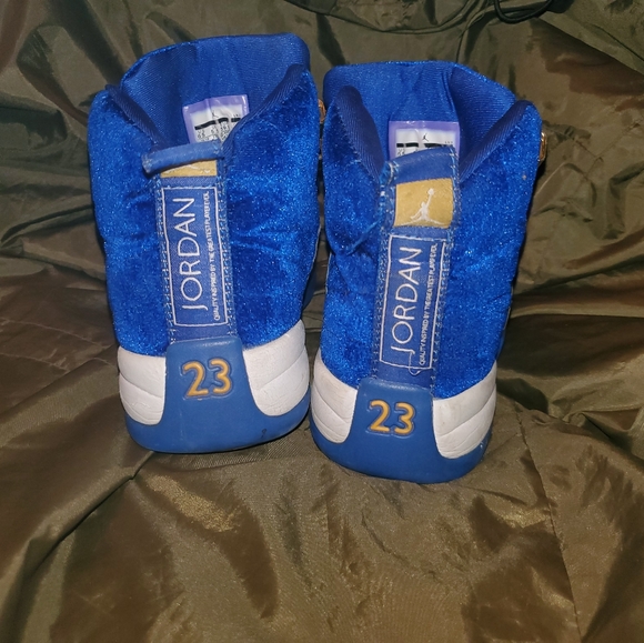 Air Jordan 12 Michigan - Picture 4 of 13